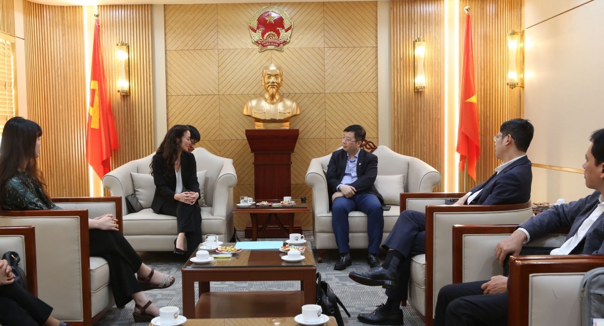 Josephine Choy, vice president and general counsel Asia Pacific at Netflix, meets with Deputy Minister of Culture, Sports and Tourism Nguyen Thanh Lam in Hanoi. Photo: Giang Pham/mic.gov.vn Josephine Choy, vice president and general counsel Asia Pacific at Netflix, meets with Deputy Minister of Culture, Sports and Tourism Nguyen Thanh Lam in Hanoi. Photo: Giang Pham/mic.gov.vn