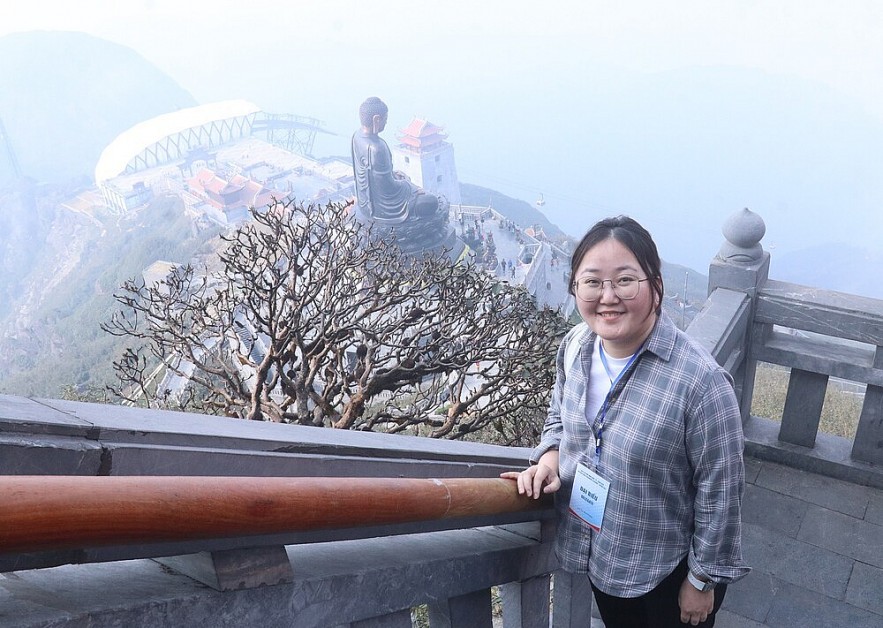Tumuruya Javzandulam, Third Secretary of the Mongolian Embassy, was impressed with the architecture of Vietnamese pagodas on the roof of Indochina (Photo: Thu Ha) Tumuruya Javzandulam, Third Secretary of the Mongolian Embassy, was impressed with the architecture of Vietnamese pagodas on the roof of Indochina (Photo: Thu Ha)