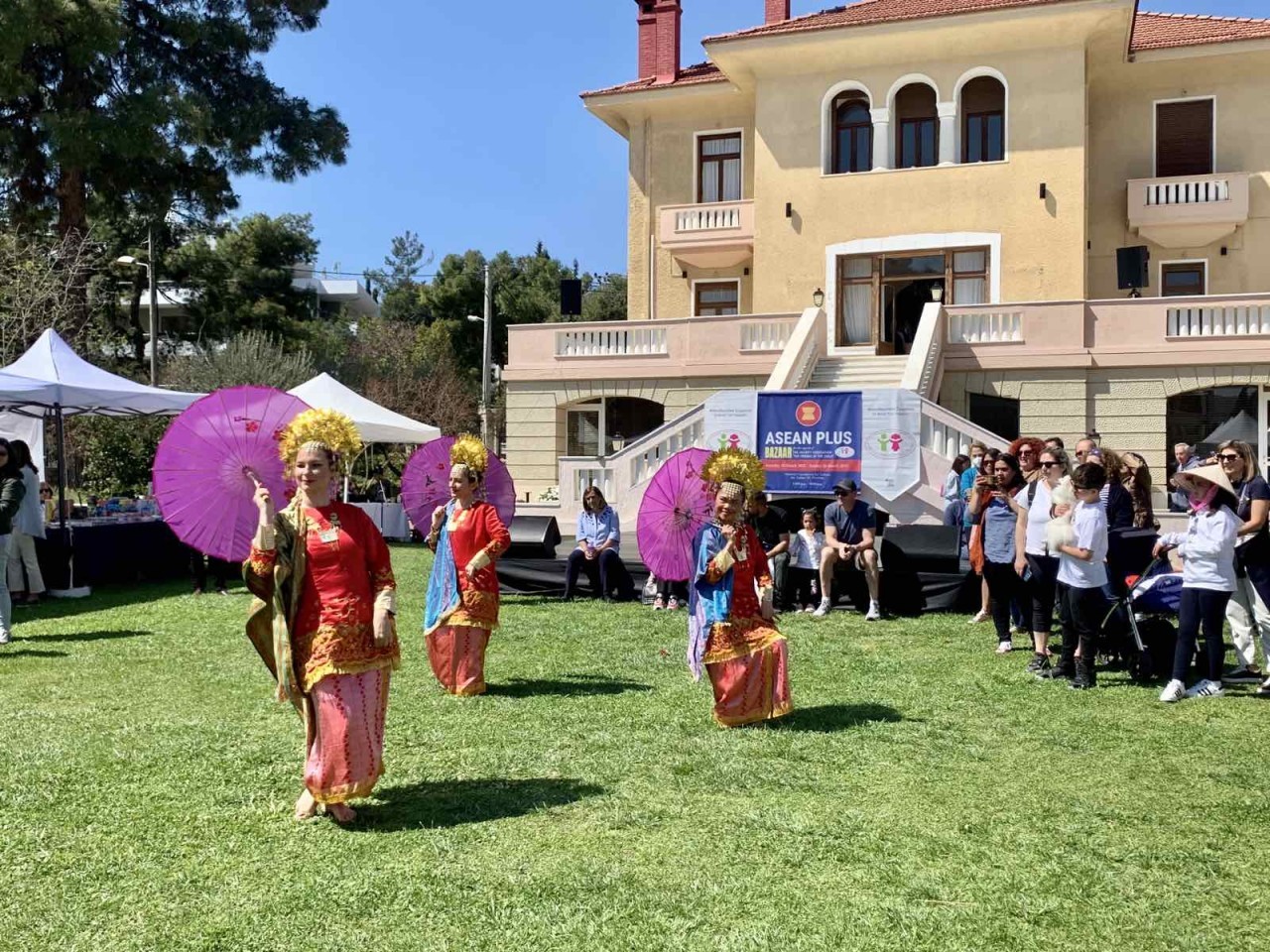 ASEAN and Vietnam Culture Introduced to Greek Friends ASEAN and Vietnamese Culture Introduced to Greek Friends