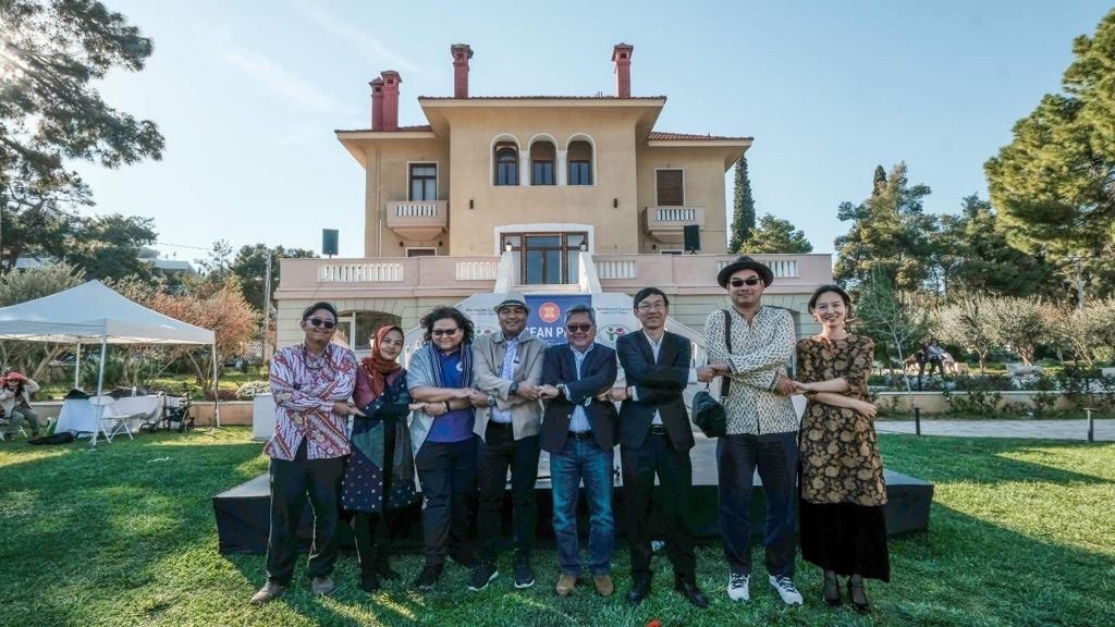 ASEAN and Vietnam Culture Introduced to Greek Friends ASEAN and Vietnamese Culture Introduced to Greek Friends