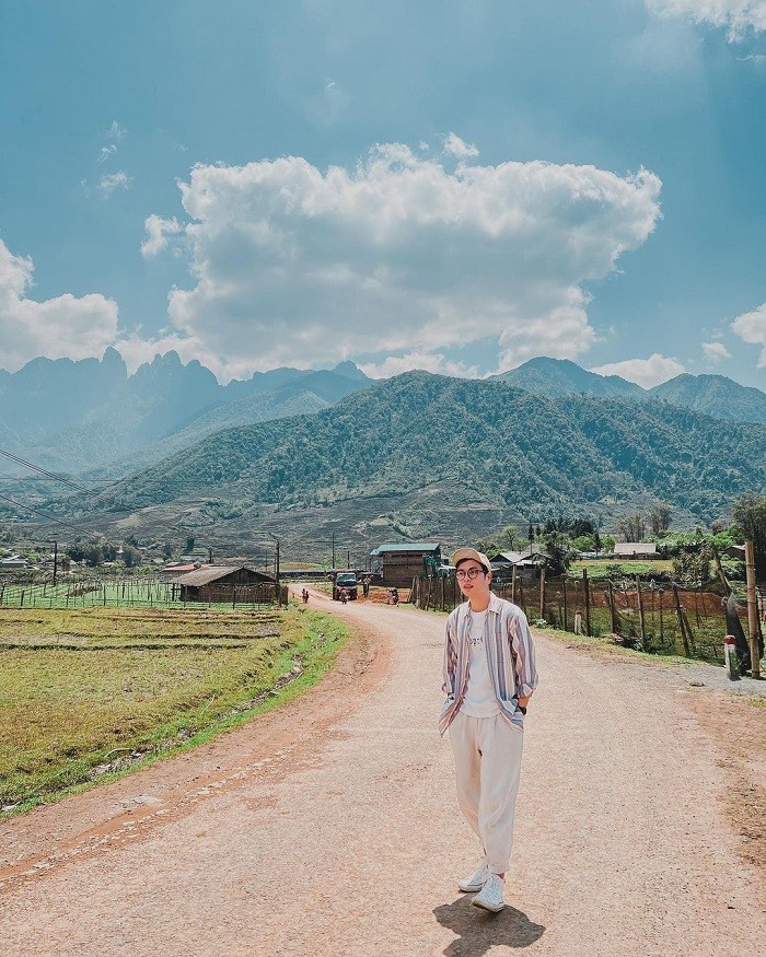 Many young people come to explore Ta Giang Phinh commune in Sapa. Photo: @nguyenduce Many young people come to explore Ta Giang Phinh commune in Sapa. Photo: @nguyenduce