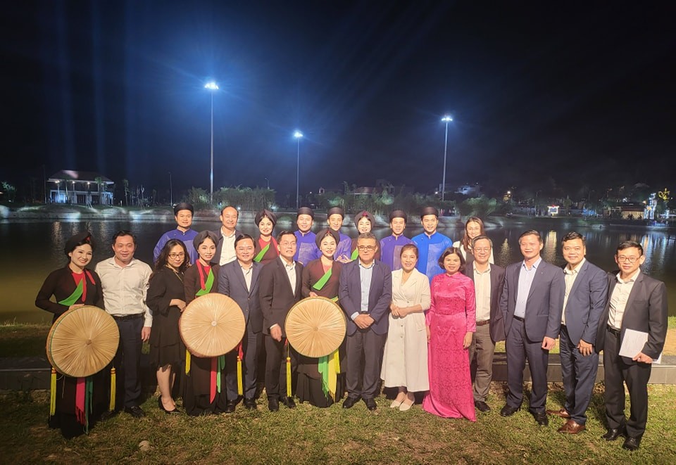 Source: Bac Ninh Quan Ho folk songs Theater Source: Bac Ninh Quan Ho folk songs Theater