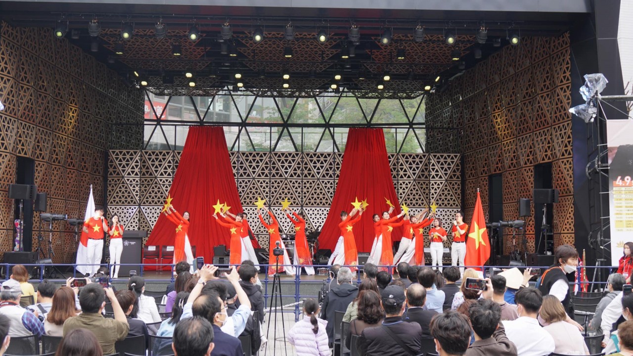 Art performance at the festival. Source: V-Artists Club Art performance at the festival. Source: V-Artists Club