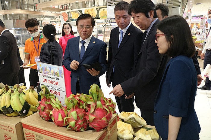 Bringing Vietnamese Goods to Foreign Retail Networks Bringing Vietnamese Goods to Foreign Retail Networks