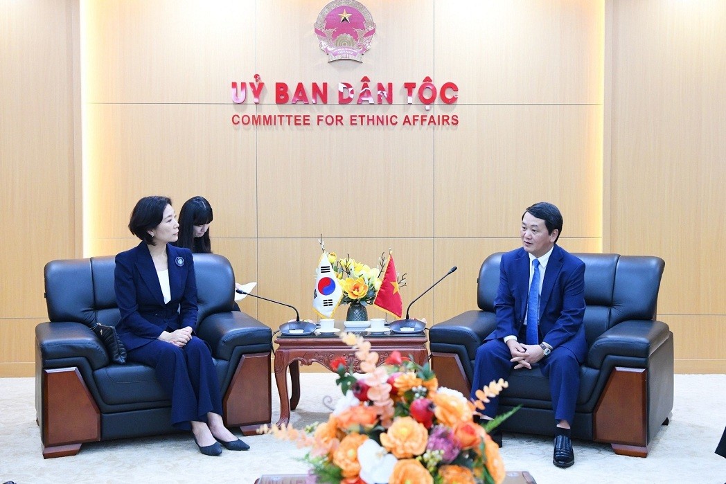 Minister, Chairman of the Standing Committee of the People's Committee Hau A Lenh received Ms. Oh Young Ju, Korean Ambassador to Vietnam. Minister, Chairman of the Standing Committee of the People's Committee Hau A Lenh received Ms. Oh Young Ju, Korean Ambassador to Vietnam.