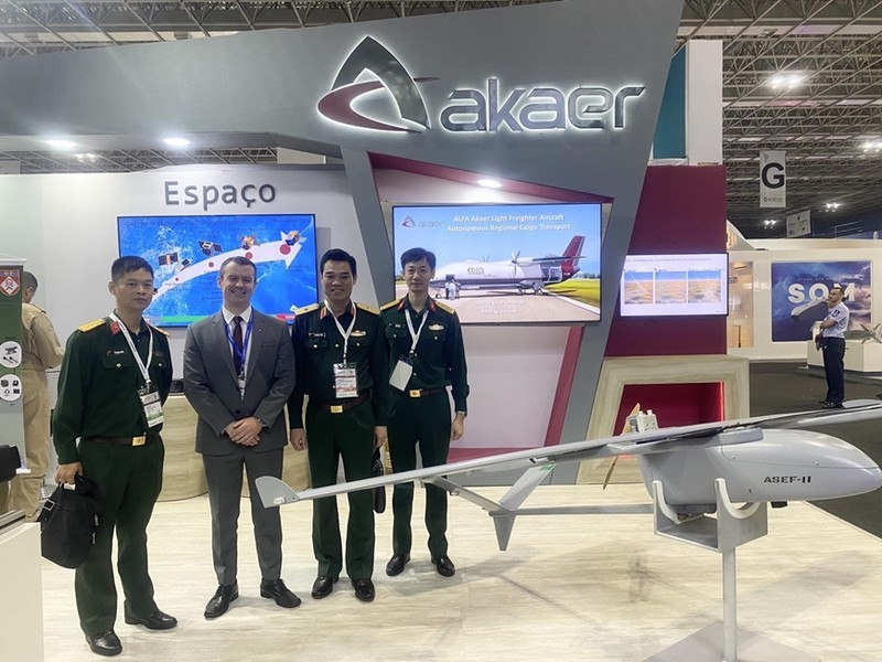 Vietnamese delegate at the LAAD 2023 Defence and Security international exhibition. Photo: VNA Vietnamese delegate at the LAAD 2023 Defence and Security international exhibition. Photo: VNA