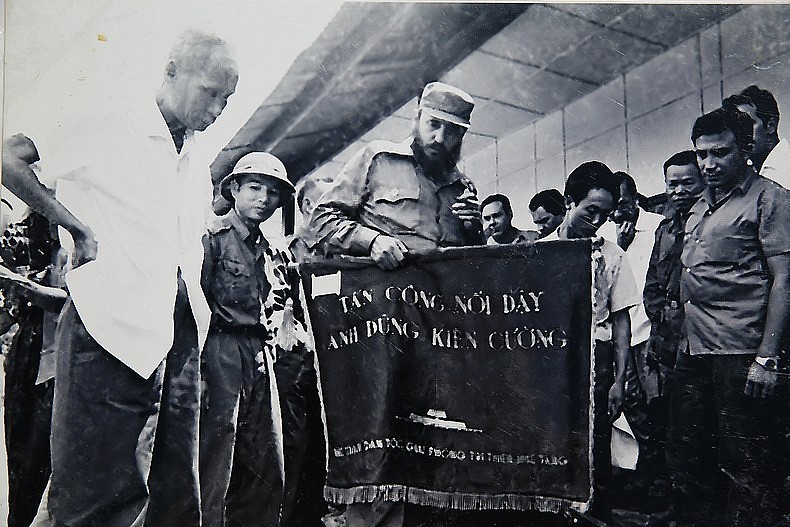 Fidel Castro in Quang Tri - A Photo Set by Si So Fidel Castro in Quang Tri - A Photo Set by Si So