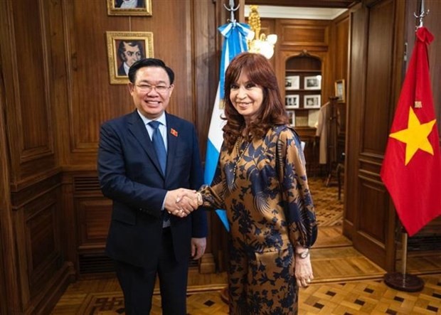 National Assembly Chairman Vuong Dinh Hue (L) meets with Cristina Fernandez de Kirchner, President of the Honourable Senate of the Argentine Nation and Vice President of the country. Photo: VNA National Assembly Chairman Vuong Dinh Hue (L) meets with Cristina Fernandez de Kirchner, President of the Honourable Senate of the Argentine Nation and Vice President of the country. Photo: VNA