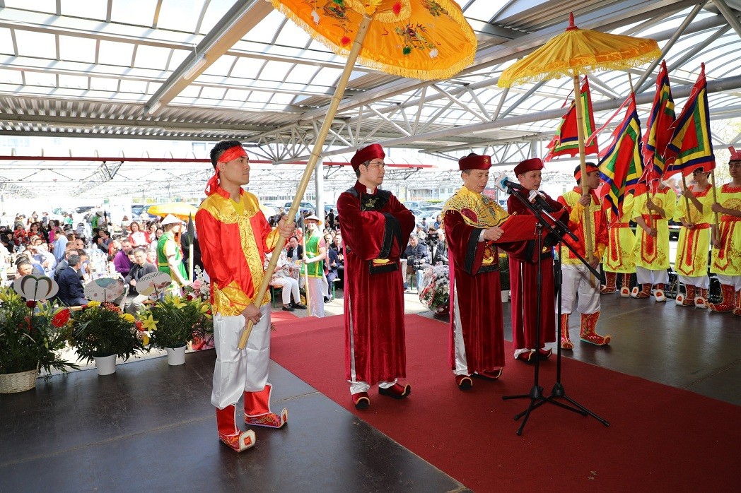 At the ceremony to commemorate the death anniversary of Hung Kings in Germany. Photo: Pham Quynh Nga At the ceremony to commemorate the death anniversary of Hung Kings in Germany. Photo: Pham Quynh Nga