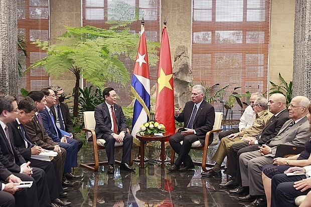 NA Chairman Vuong Dinh Hue meets First Secretary of the Communist Party of Cuba and President of Cuba Miguel Díaz-Canel. (Photo: VNA) NA Chairman Vuong Dinh Hue meets First Secretary of the Communist Party of Cuba and President of Cuba Miguel Díaz-Canel. (Photo: VNA)