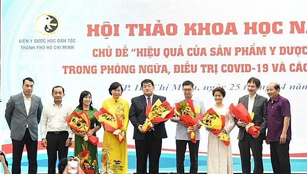 The research team on Sunkovir, the first traditional medicine to be licenced for treating respiratory tract viral infections in Vietnam. (Photo: VNA) The research team on Sunkovir, the first traditional medicine to be licenced for treating respiratory tract viral infections in Vietnam. (Photo: VNA)