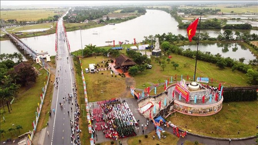 An overview of the flag raising ceremony in Quang Tri on April 30, 2023. (Photo: VNA) An overview of the flag raising ceremony in Quang Tri on April 30, 2023. (Photo: VNA)