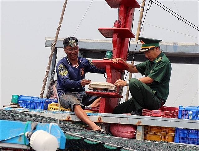 A boat owner and a border soldier inspect the vessel's journey monitoring system in the south-central province of Phu Yen. Photo: VNS A boat owner and a border soldier inspect the vessel's journey monitoring system in the south-central province of Phu Yen. Photo: VNS