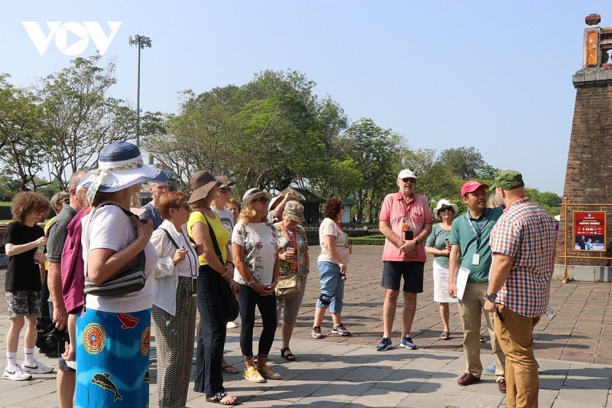 Foreign tourists visit heritage sites in the central province of Thua Thien-Hue Foreign tourists visit heritage sites in the central province of Thua Thien-Hue