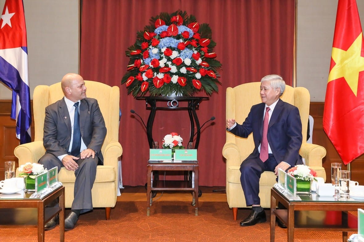 Delegation of Cuban Revolution Defence Committees Visits Vietnam Delegation of Cuban Revolution Defence Committees Visits Vietnam