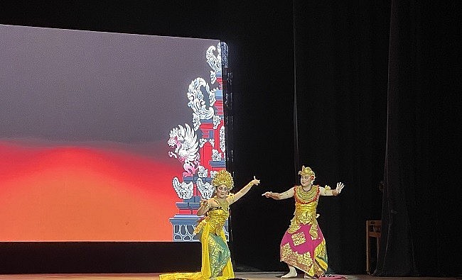 Vietnam-Indonesia Cooperation: Cultural Exchange Along With Economic Eevelopment Vietnam-Indonesia Cooperation: Cultural Exchange Along With Economic Development