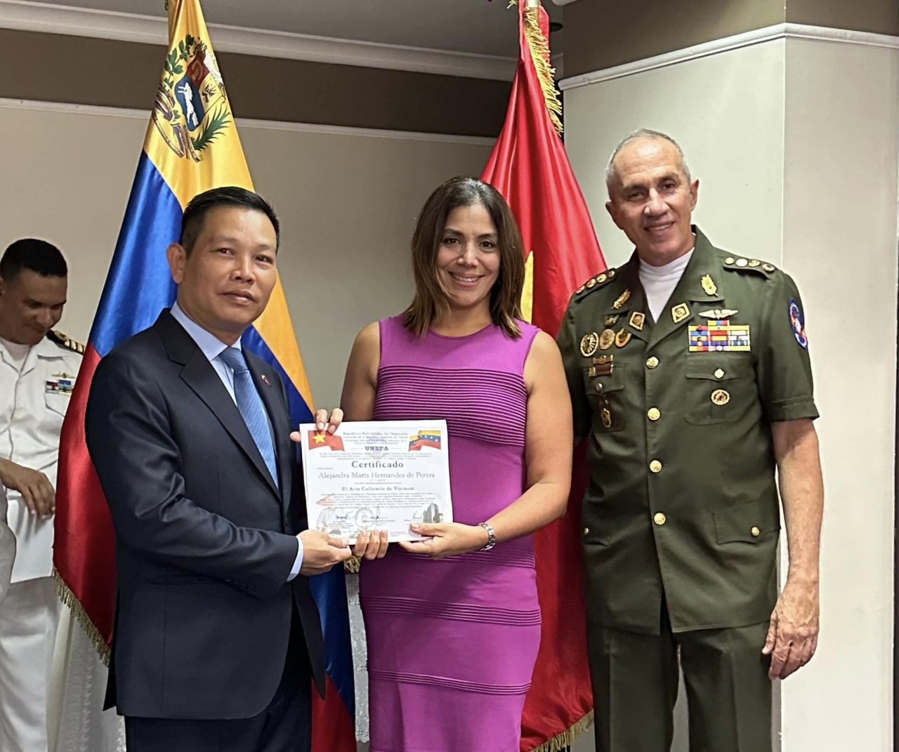 The Vietnamese ambassador presents the certificate to leaners. The Vietnamese ambassador presents the certificate to leaners.