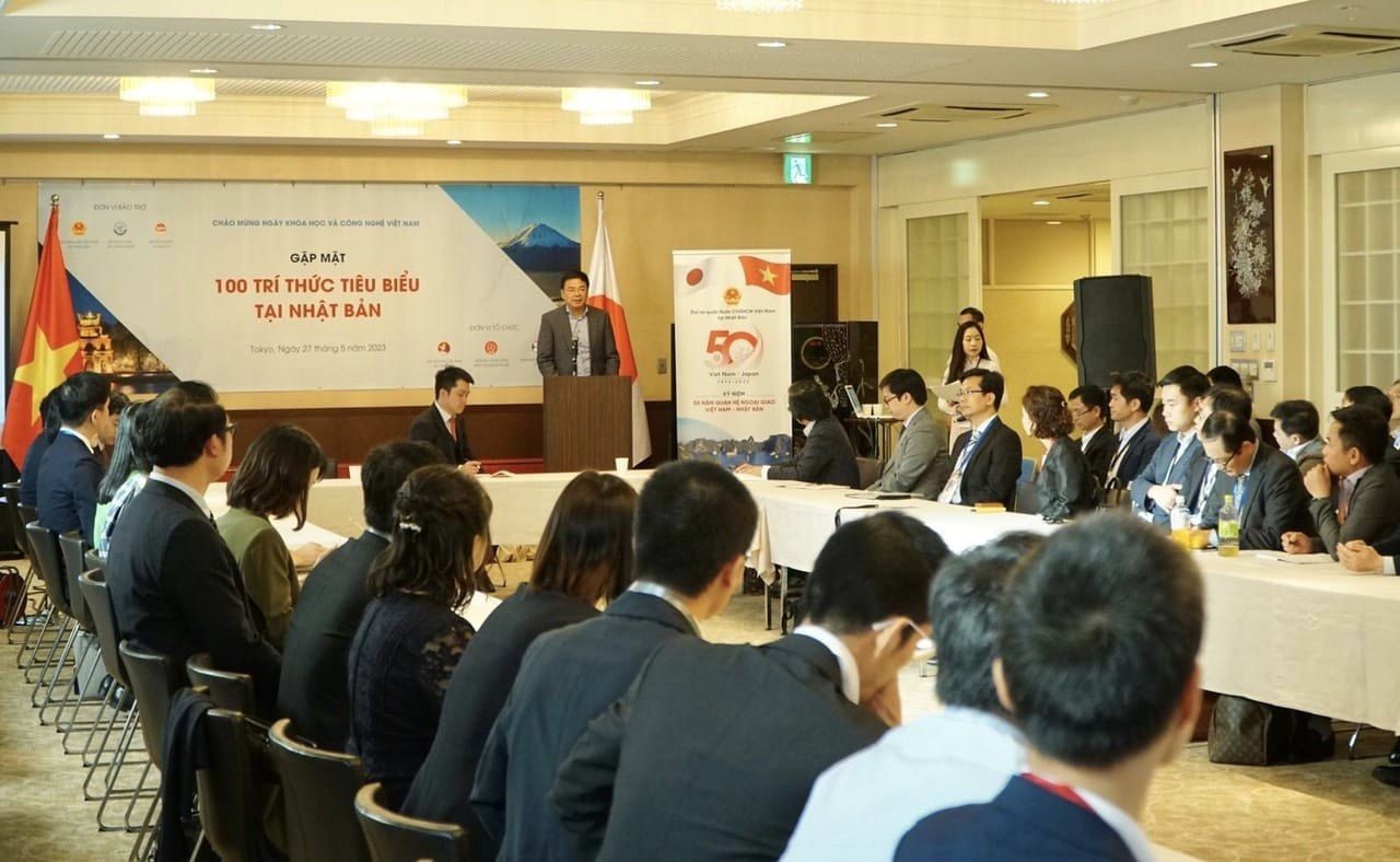 Nearly 500,000 Vietnamese are in Japan, becoming the second biggest foreign community in the East Asian nation. Nearly 500,000 Vietnamese are in Japan, becoming the second biggest foreign community in the East Asian nation.