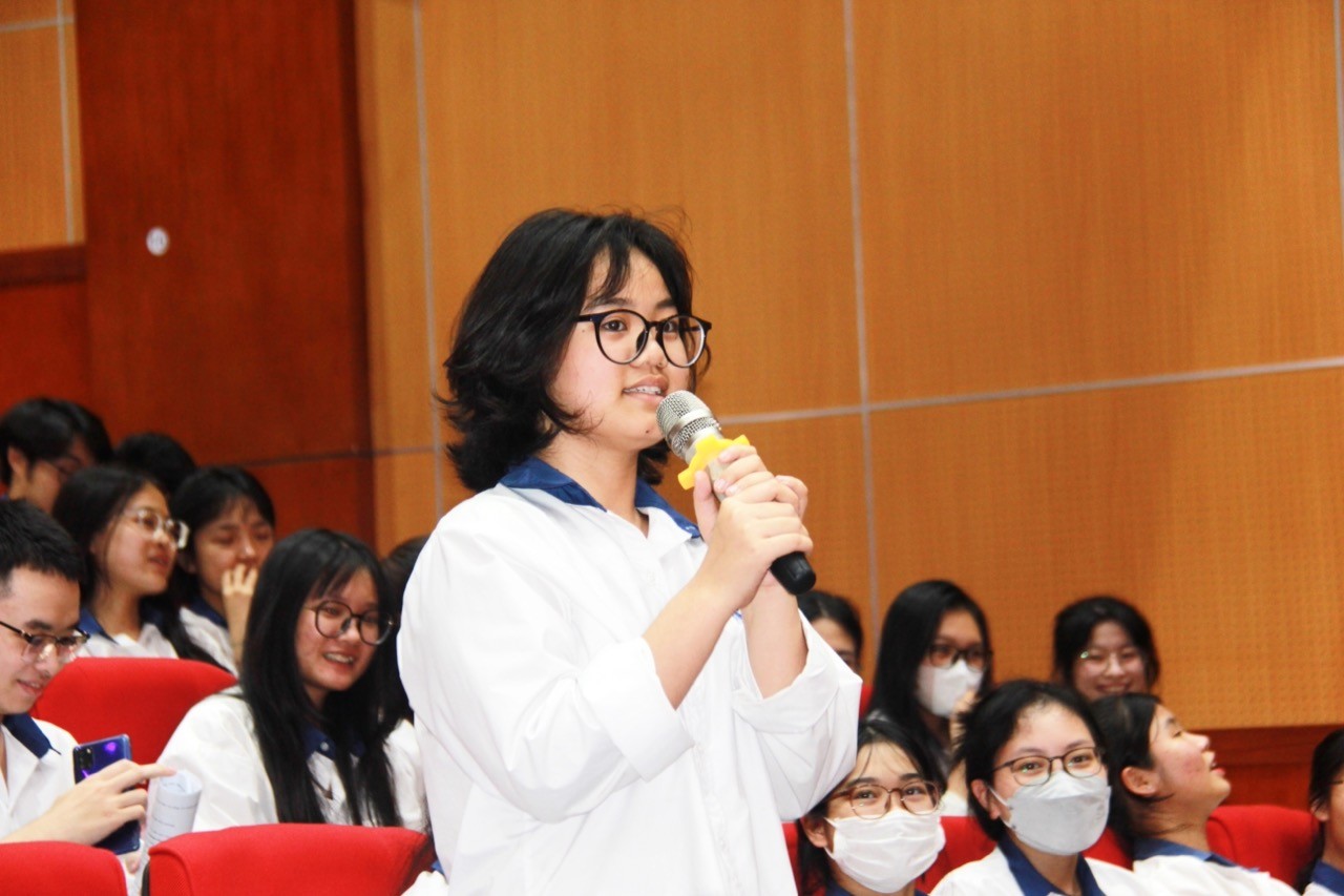 "Singapore Present Scholarship Opportunities to Vietnamese students" "Singapore Present Scholarship Opportunities to Vietnamese students"