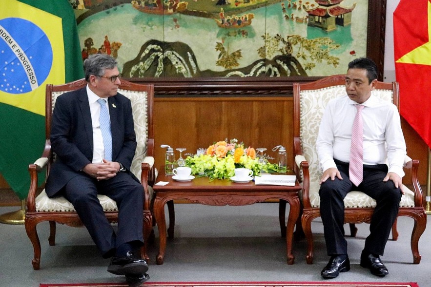 Vietnam and Brazil Strengthen Friendship Vietnam, Brazil Strengthen Friendship