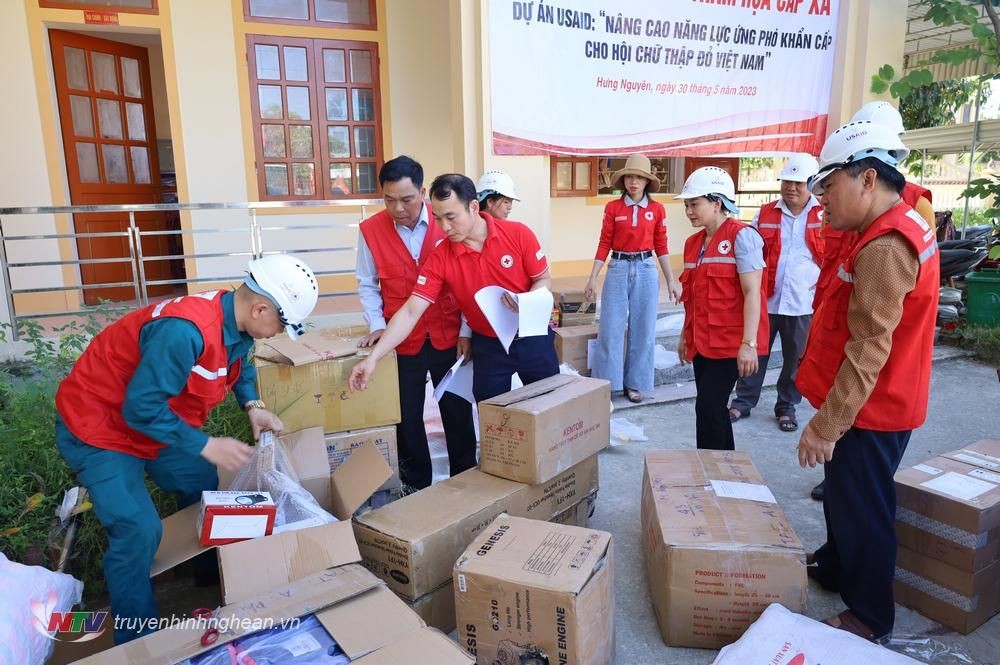 USAID Provides Disaster Response Equipment for Nghe An Province USAID Provides Disaster Response Equipment for Nghe An Province