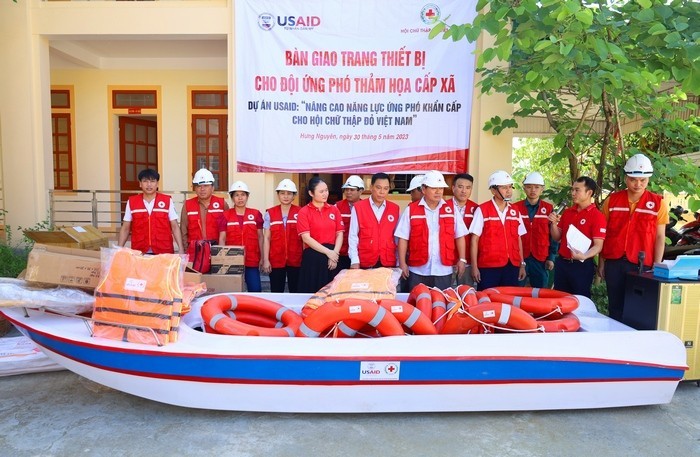 USAID Provides Disaster Response Equipment for Nghe An Province USAID Provides Disaster Response Equipment for Nghe An Province