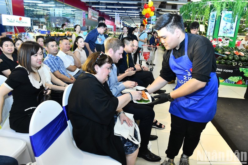 First-ever Norwegian Seafood Day Brings True Taste of Norway to Hanoi Customers First-ever Norwegian Seafood Day Brings True Taste of Norway to Hanoi Customers