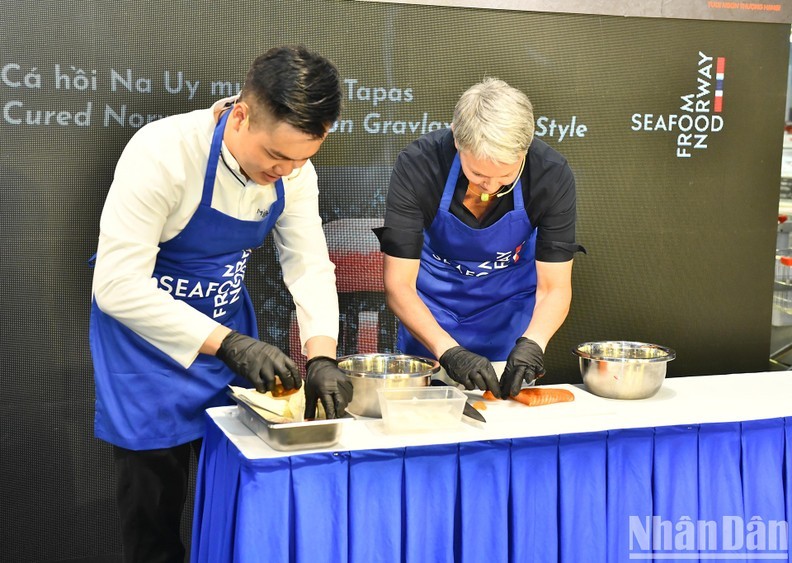 First-ever Norwegian Seafood Day Brings True Taste of Norway to Hanoi Customers First-ever Norwegian Seafood Day Brings True Taste of Norway to Hanoi Customers