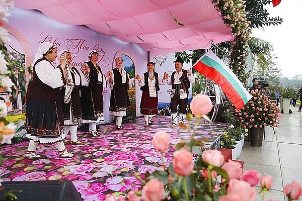Ambassador Marinela Petkova Honored for her Contribution to Vietnam - Bulgaria Friendship Ambassador Marinela Petkova Honored for her Contribution to Vietnam - Bulgaria Friendship