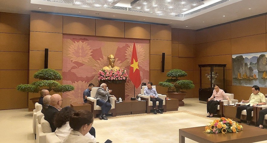 Vietnam-Cuba Friendship Parliamentarians Group – a Bridge between Two Peoples Vietnam-Cuba Friendship Parliamentarians Group – a Bridge between Two Peoples