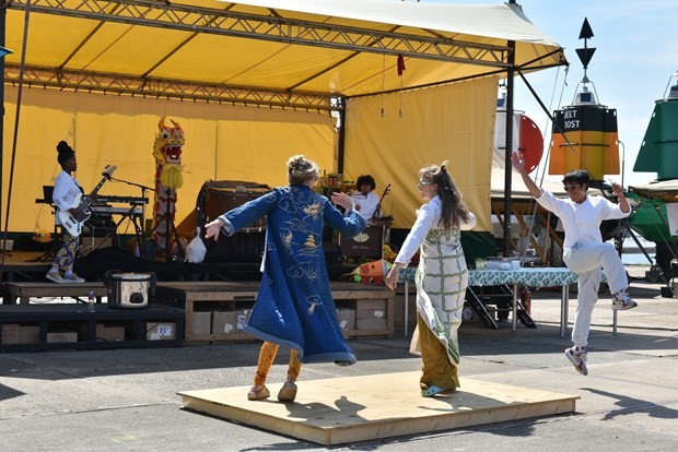A performance by artists at Veenfabrik Theater. Photo: VNA A performance by artists at Veenfabrik Theater. Photo: VNA