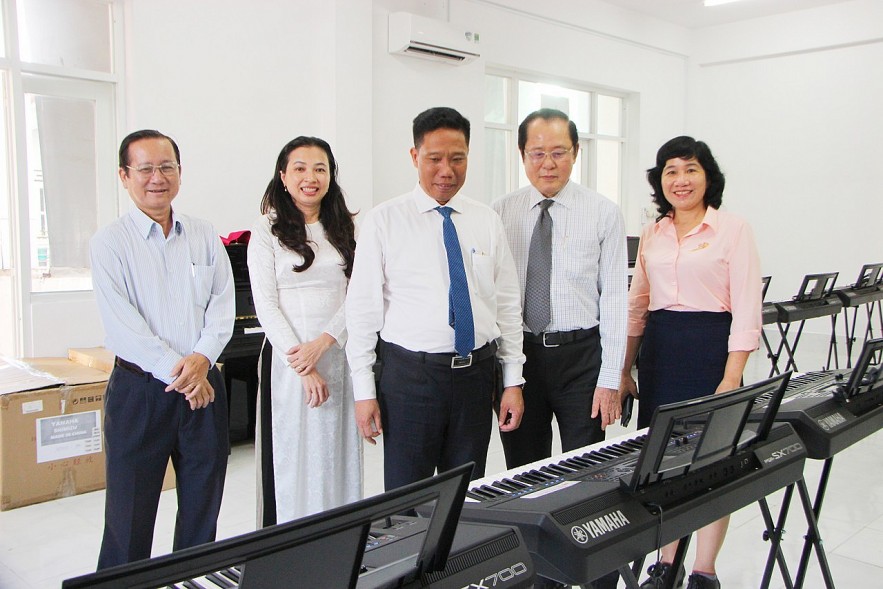 Can Tho Receives Musical Instruments From Japanese Government Can Tho Receives Musical Instruments From Japanese Government