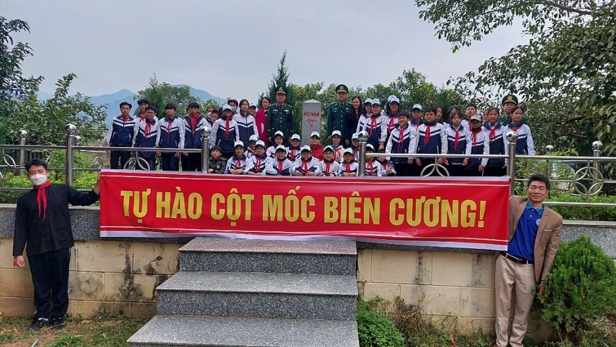 58 / 5.000 Kết quả dịch Kết quả bản dịch star_border “Border lessons” are regularly held. 58 / 5.000 Kết quả dịch Kết quả bản dịch star_border “Border lessons” are regularly held.