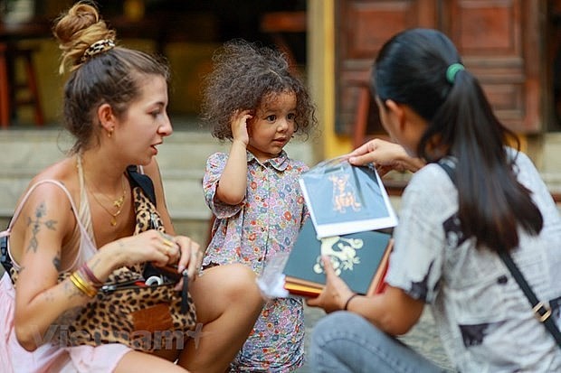 Foreign visitors to Hoi An city, a famous destination in the central province of Quang Nam (Photo: VNA) Foreign visitors to Hoi An city, a famous destination in the central province of Quang Nam (Photo: VNA)