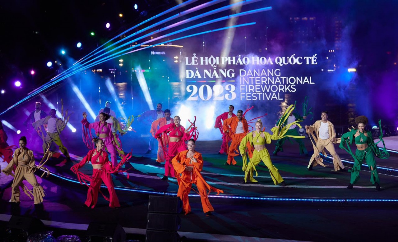 Performance before the firework show. Source: DIFF - Danang International Fireworks Festival/FB Performance before the firework show. Source: DIFF - Danang International Fireworks Festival/FB