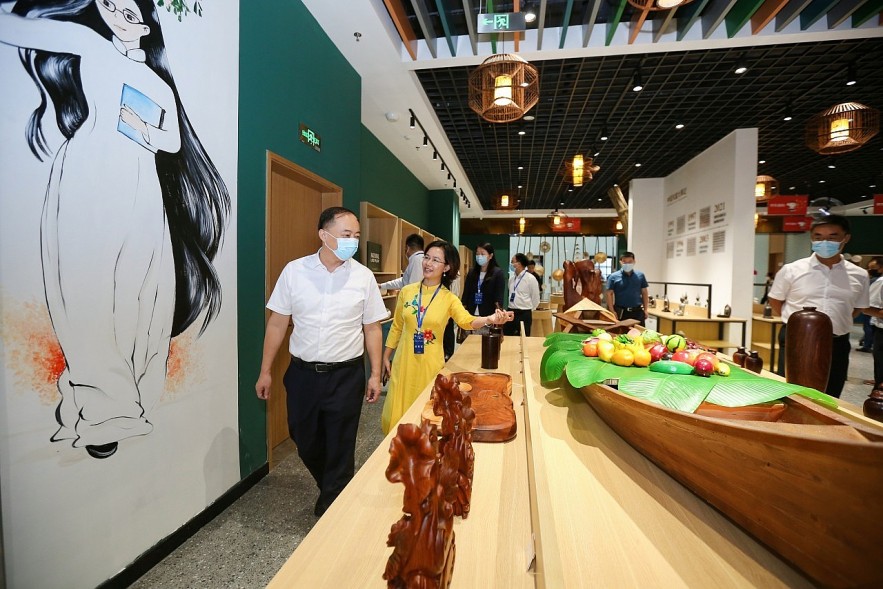 Overseas Vietnamese - Messengers to Spread Vietnamese Culture to The World Overseas Vietnamese - Representatives of Vietnamese Culture to The World