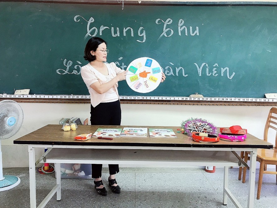 Overseas Vietnamese - Messengers to Spread Vietnamese Culture to The World Overseas Vietnamese - Representatives of Vietnamese Culture to The World