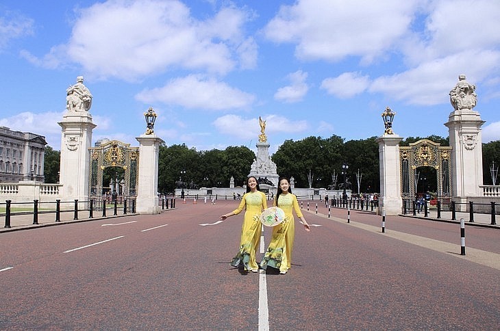 Overseas Vietnamese - Messengers to Spread Vietnamese Culture to The World Overseas Vietnamese - Representatives of Vietnamese Culture to The World