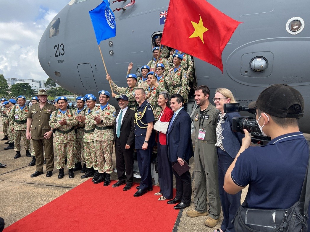 Ambassador to Vietnam, Andrew Goledzinowski (wearing cap), Australian Defence Attaché to Vietnam GPCAPT Mick Jansen and Australian Consul General Sarah Hooper farewell Vietnamese Peacekeepers. Source: Australian embassy in Hanoi Ambassador to Vietnam, Andrew Goledzinowski (wearing cap), Australian Defence Attaché to Vietnam GPCAPT Mick Jansen and Australian Consul General Sarah Hooper farewell Vietnamese Peacekeepers. Source: Australian embassy in Hanoi