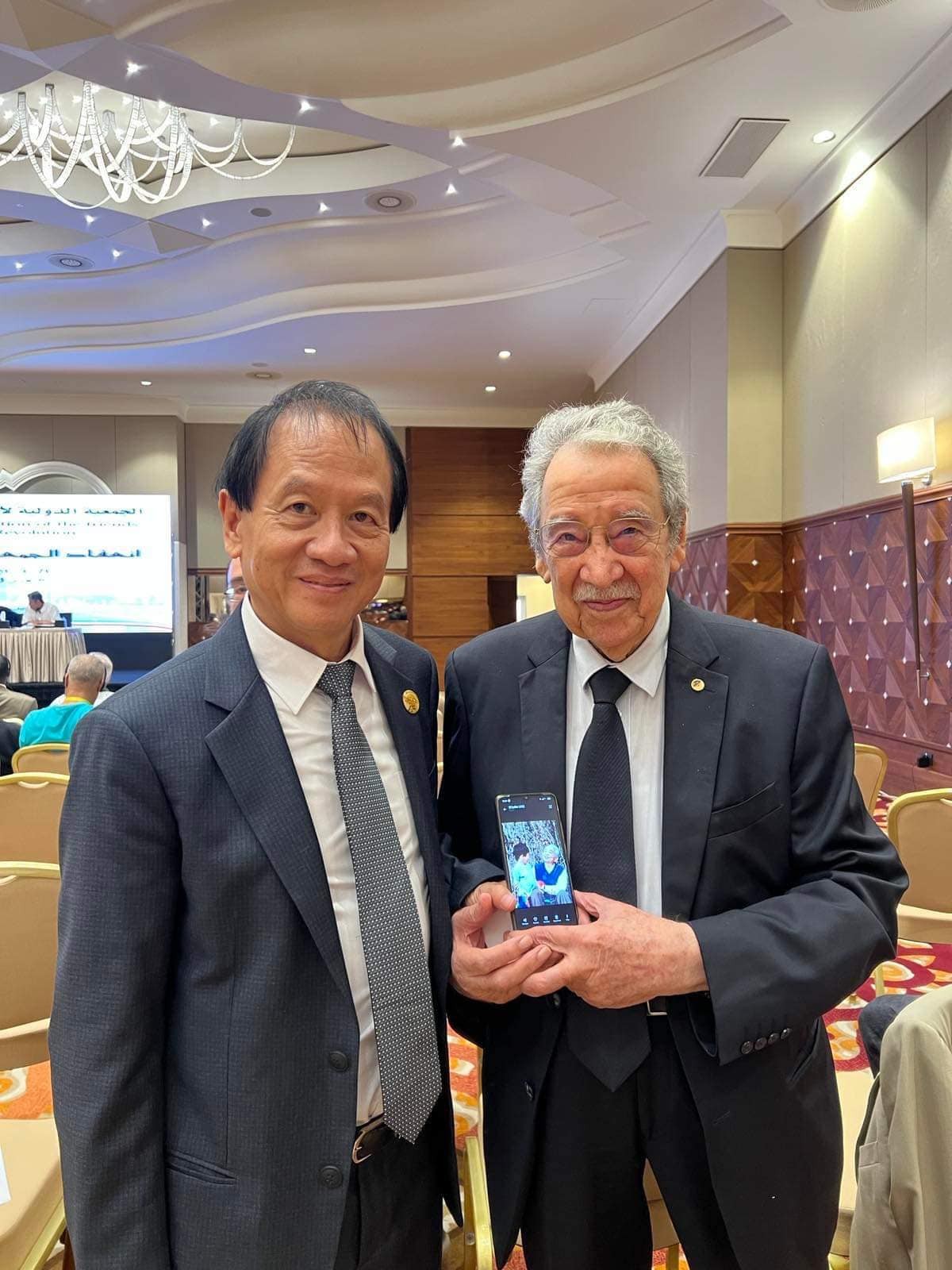 Algerian diplomat Noureddine Djoudi and Vo Hong Nam, son of General Vo Nguyen Giap. Algerian diplomat Noureddine Djoudi and Vo Hong Nam, son of General Vo Nguyen Giap.