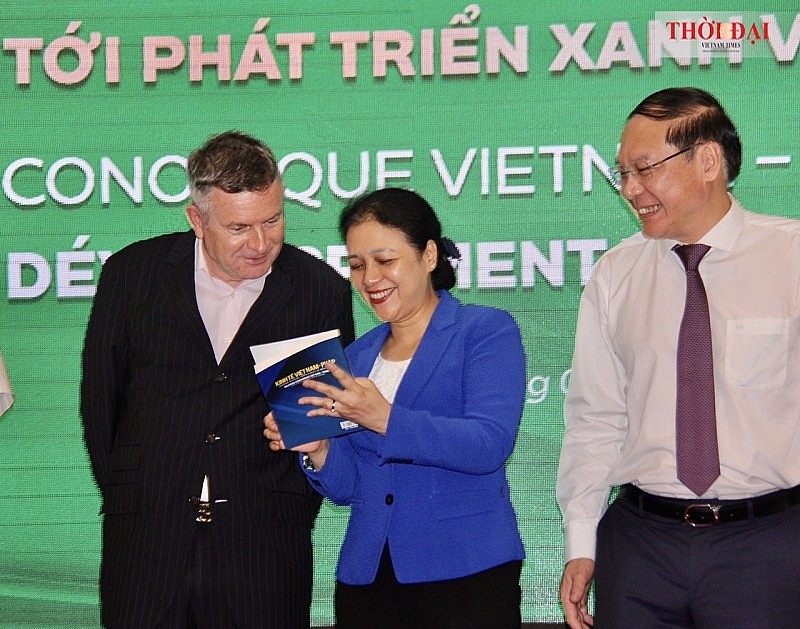 Vietnam Seeks France's Experience in Green Development Vietnam Seeks France's Experience in Green Development