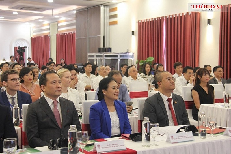 Vietnam Seeks France's Experience in Green Development Vietnam Seeks France's Experience in Green Development