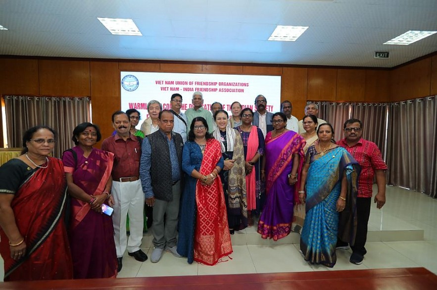 Inspiring Young People to Cultivate Vietnam - India Friendship Inspiring Young People to Cultivate Vietnam - India Friendship