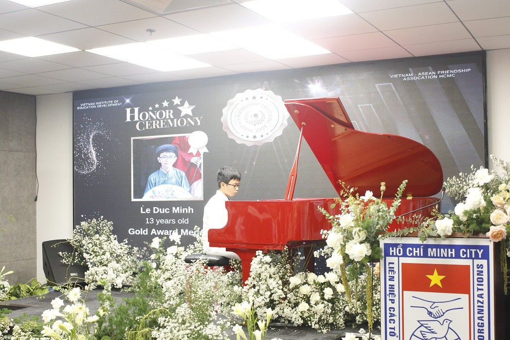 A gold medal winner performs at the event. Photo: HUFO A gold medal winner performs at the event. Photo: HUFO