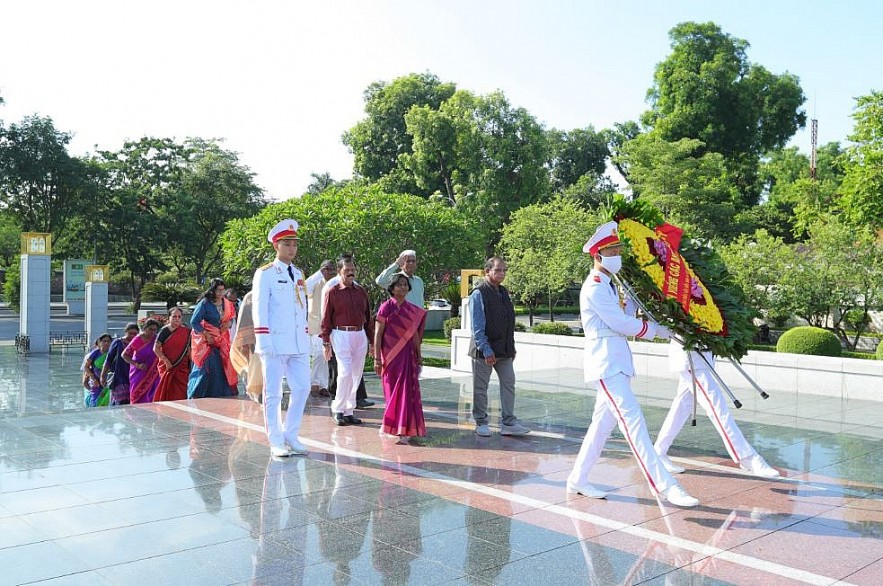Inspiring Young People to Cultivate Vietnam - India Friendship Inspiring Young People to Cultivate Vietnam - India Friendship