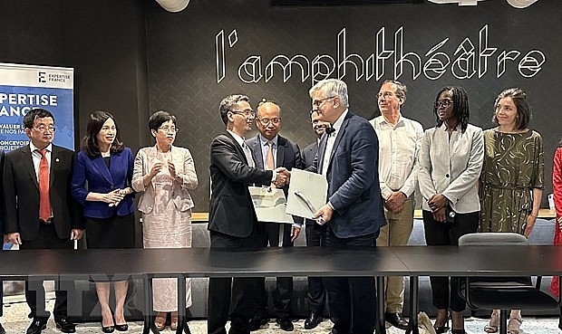 Vietnam And France Sign Agreement to Develop Green Financial Policies Vietnam And France Sign Agreement to Develop Green Financial Policies