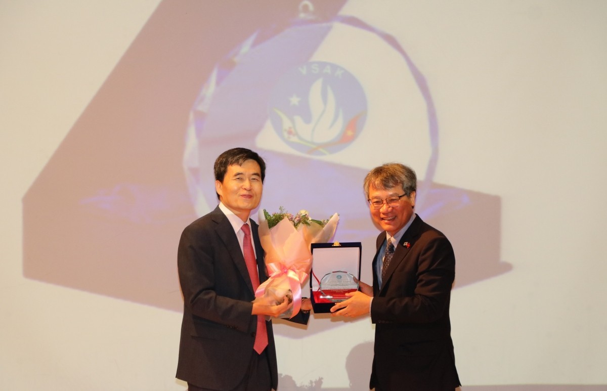 Vietnamse Ambassador to the RoK Nguyen Vu Tung participated in the conference. Photo: vov.vn 