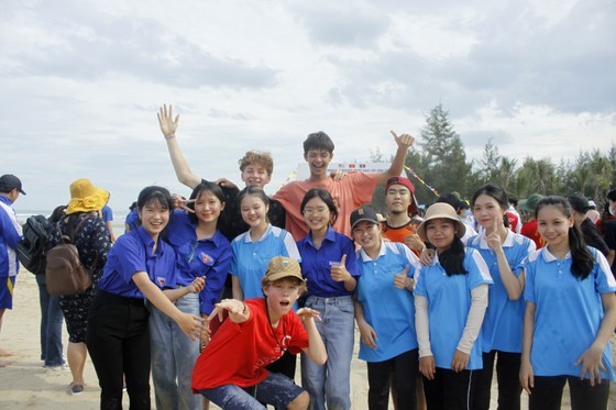 US, Vietnamese, Lao Students Exchange in Vietnam's Province US, Vietnamese, Lao Students Exchange in Vietnam's Province