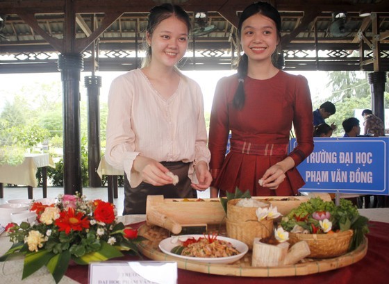 US, Vietnamese, Lao Students Exchange in Vietnam's Province US, Vietnamese, Lao Students Exchange in Vietnam's Province