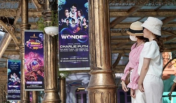 Visitors to the Vinpearl Nha Trang complex, the venue of the 8Wonder Music Festival on July 22 evening. (Photo: tuoitre.vn) Visitors to the Vinpearl Nha Trang complex, the venue of the 8Wonder Music Festival on July 22 evening. (Photo: tuoitre.vn)